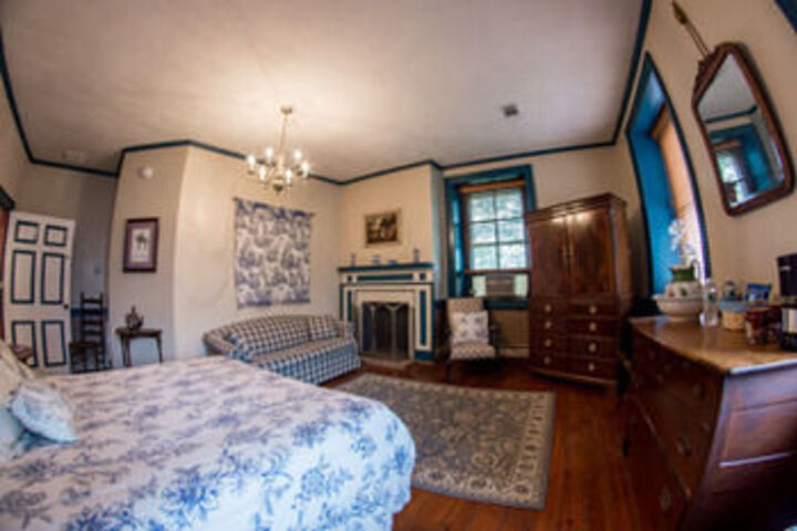 Room 12 of 27