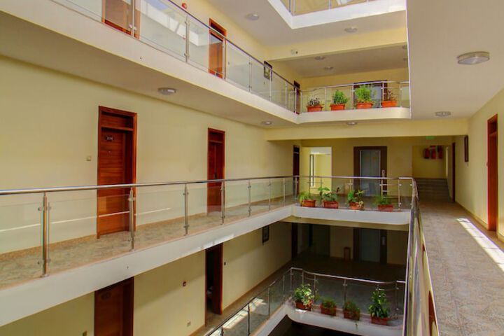 Hotel Exterior 49 of 53