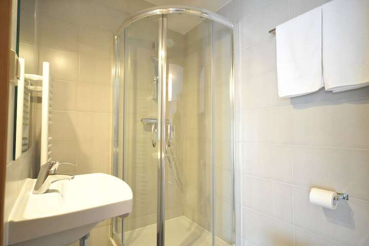 Room 20 of 28