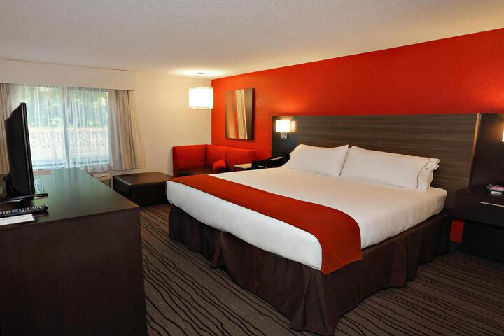 2 Double Beds (3 of 6)
