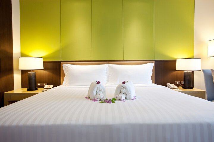 Room 10 of 77