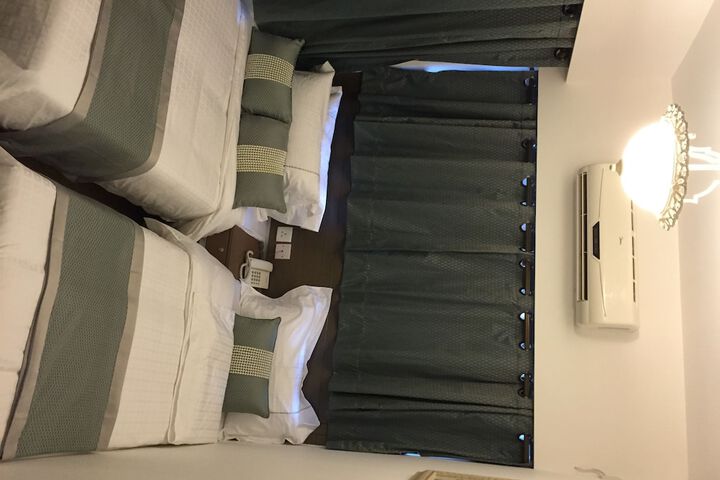 Room 9 of 49