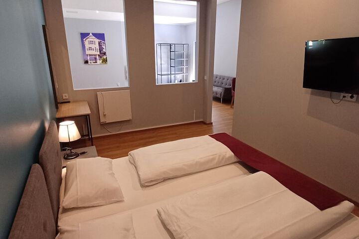 Room 33 of 87