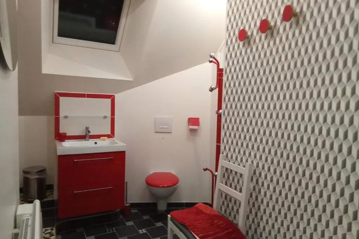 Room 6 of 11