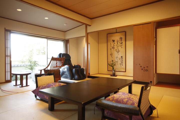 Room 3 of 70