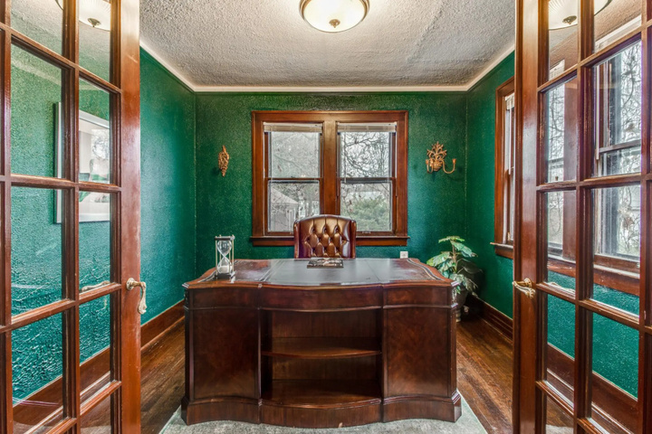 Room 12 of 23