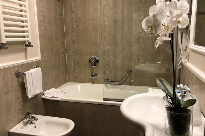 Room 42 of 81