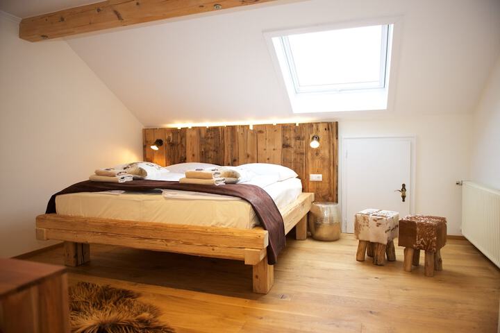 Room 43 of 221