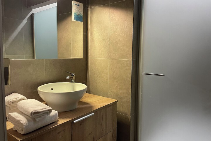 Room 42 of 61
