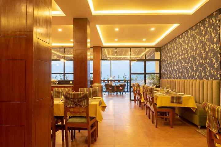 Dining 52 of 73