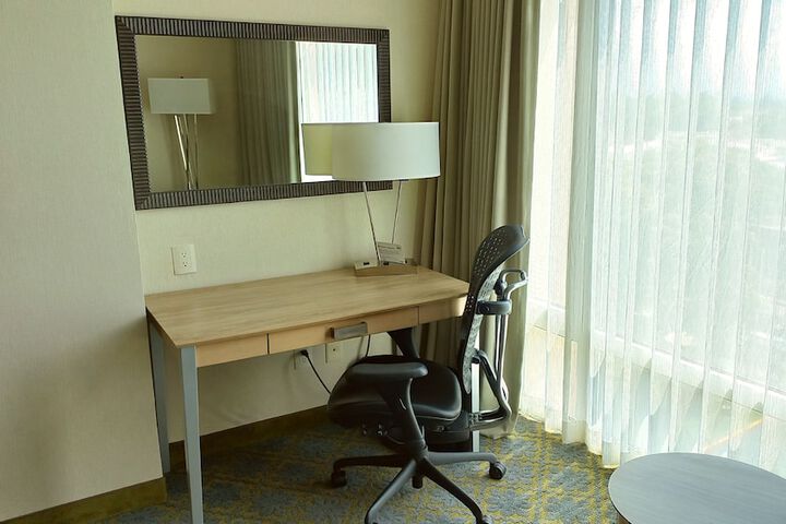 Room 18 of 76