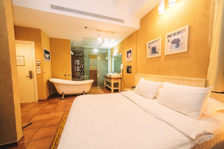 Room 7 of 67