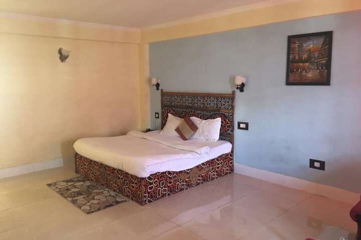 Room 10 of 31