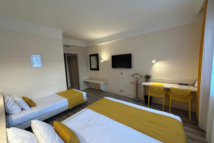 Room 33 of 81