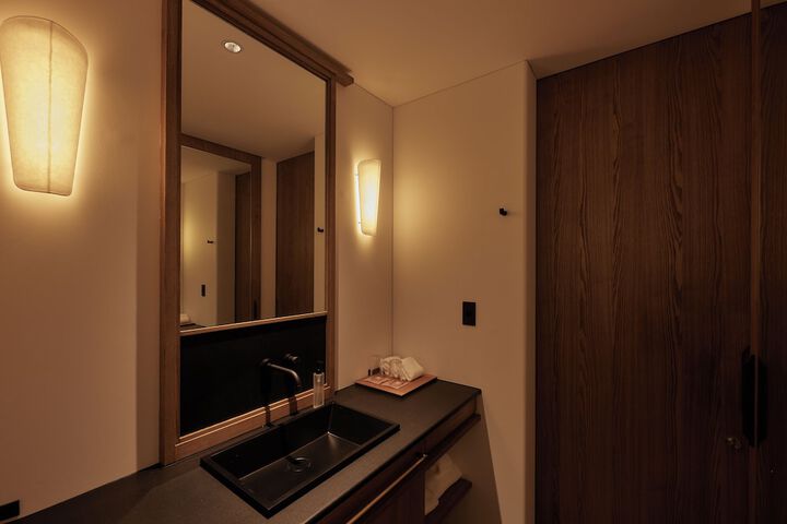 Room 4 of 43