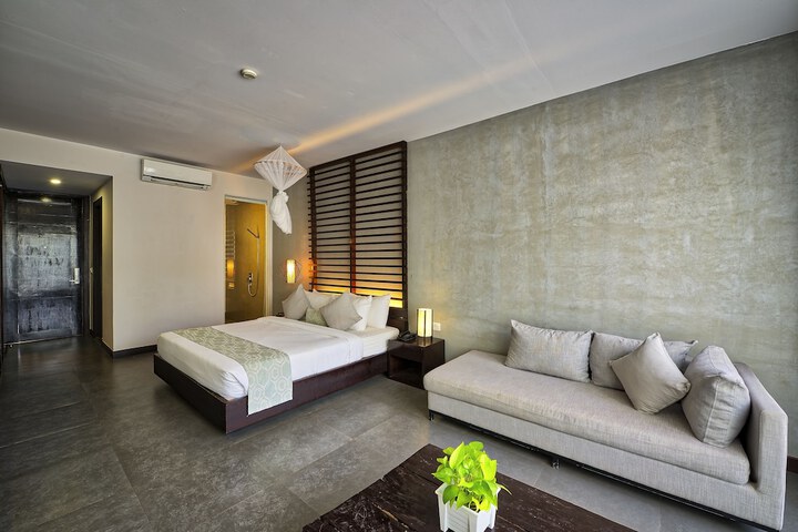 Room 18 of 104