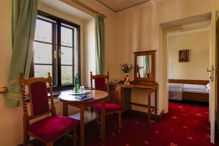Room 20 of 65