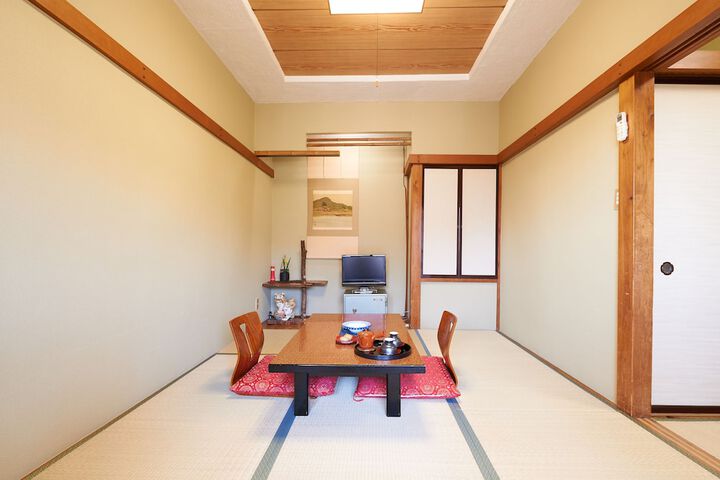Room 9 of 38