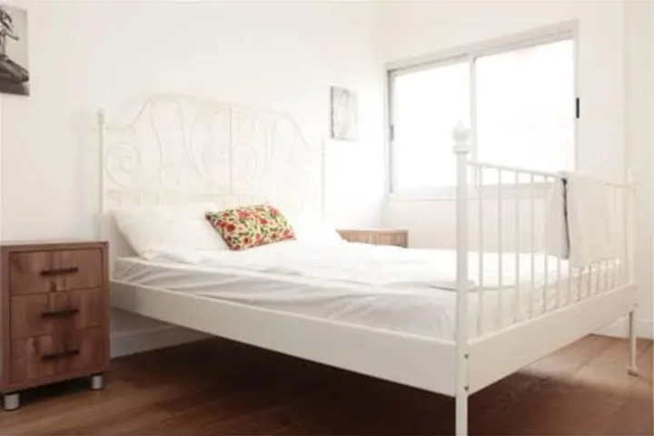 Room 3 of 8