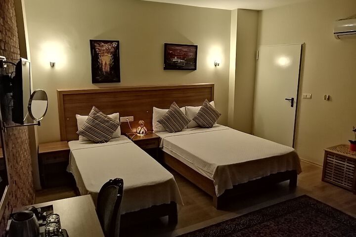 Room 11 of 38