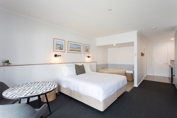 Room 18 of 108