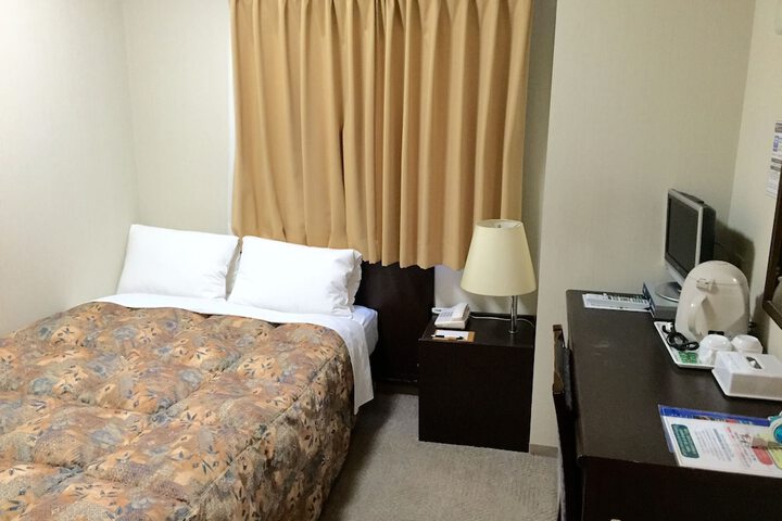 Room 5 of 32