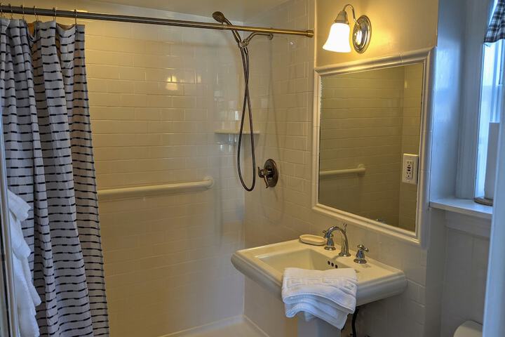 Room 202 of 258