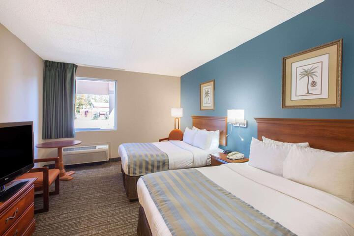 2 Double Beds Accessible Room (2 of 3)