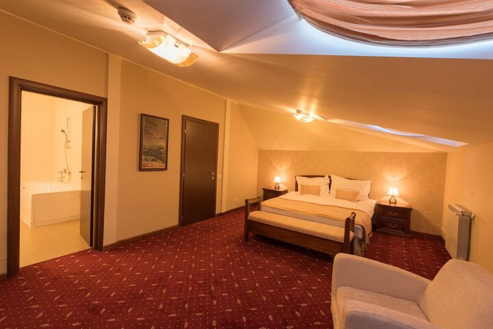 Room 12 of 73