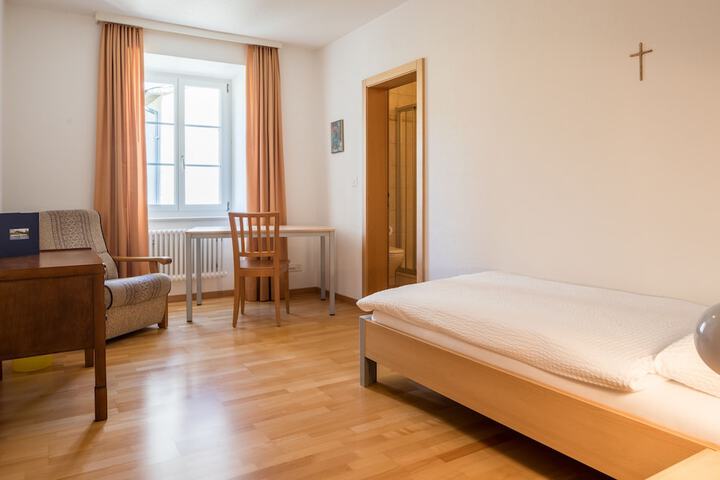 Room 10 of 52