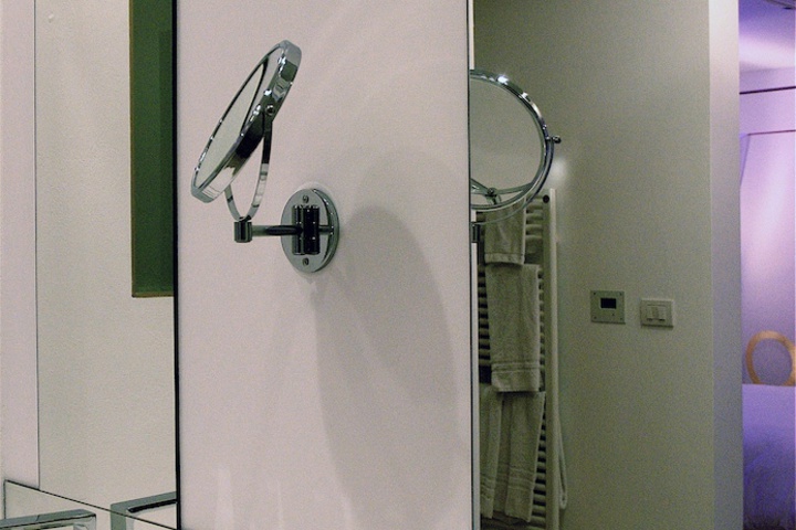 Room 70 of 100