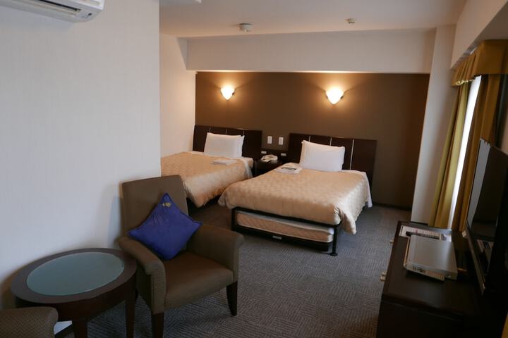 Room 9 of 103