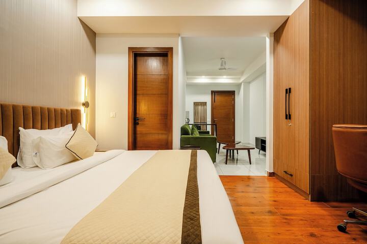 Room 10 of 42
