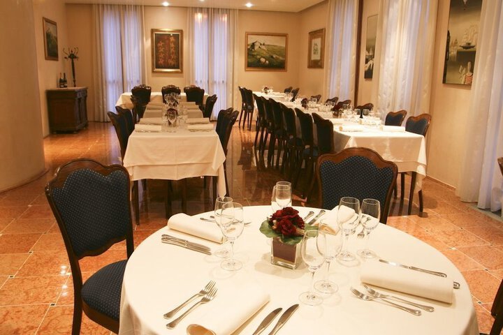 Dining 41 of 56