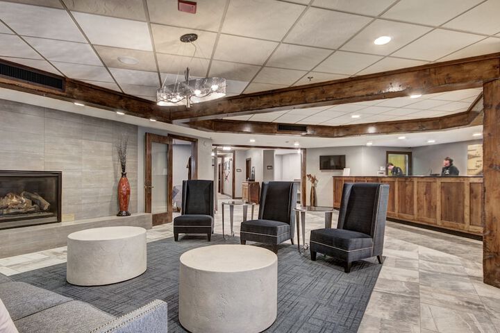 Entrance & Lobby