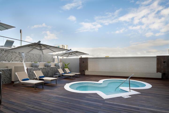Hotel Pool