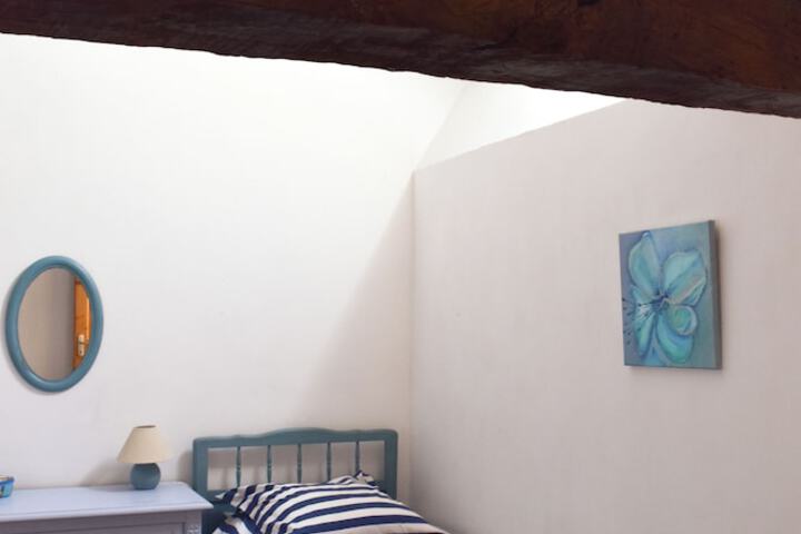 Room 51 of 320