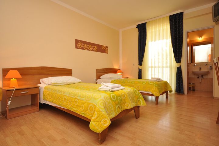 Room 14 of 46