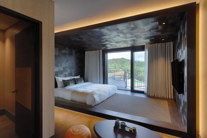 Room 19 of 33