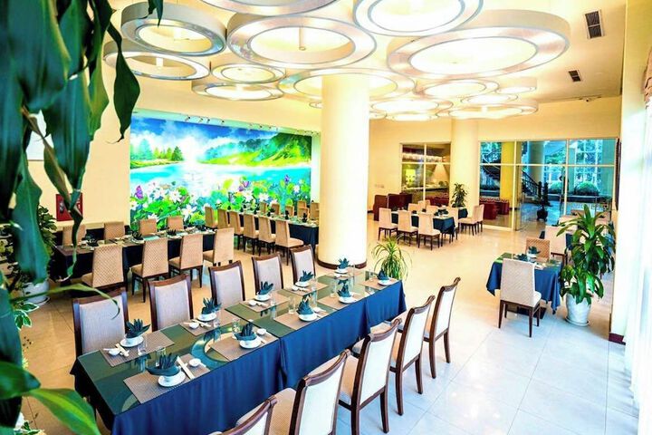Dining 98 of 127