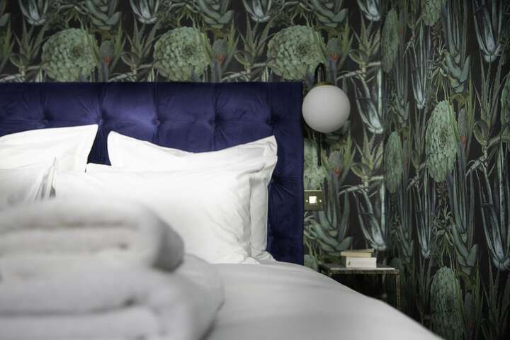 Room 27 of 106
