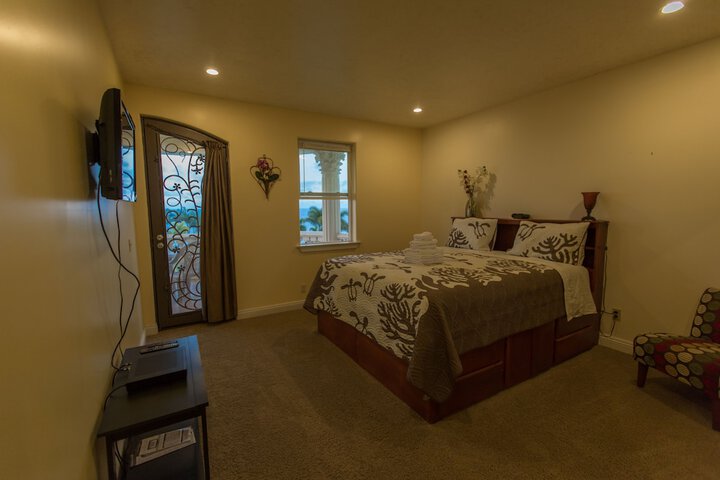 Room 7 of 33