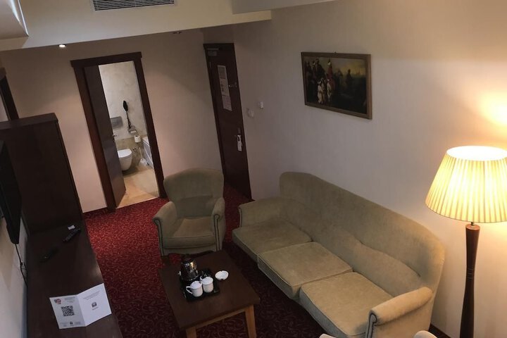 Room 4 of 24