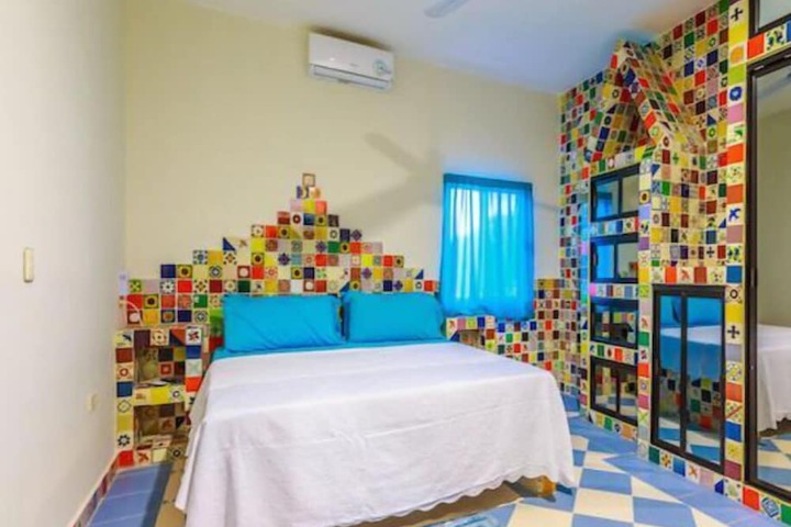 Room 4 of 11