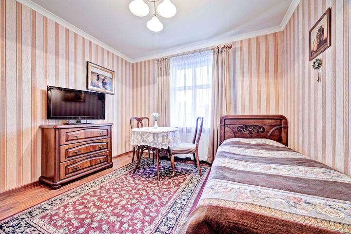 Room 9 of 43