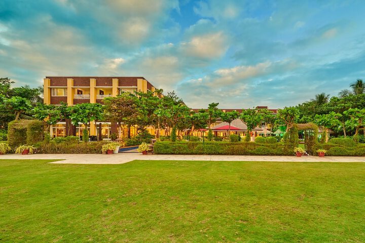 Hotel Exterior 31 of 37