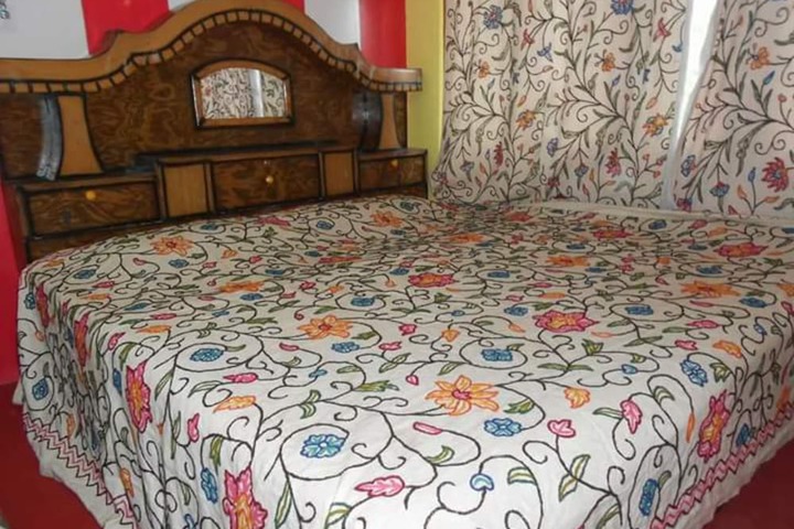 Room 6 of 13