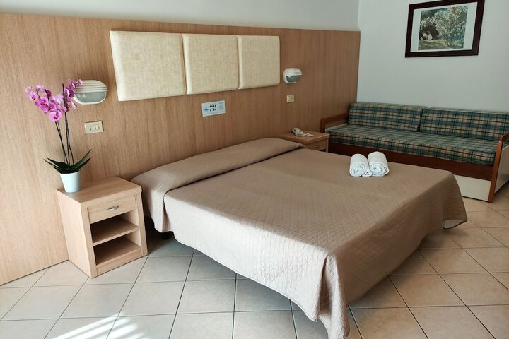 Room 12 of 66