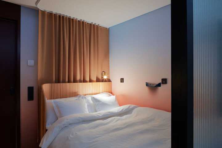 Room 9 of 24