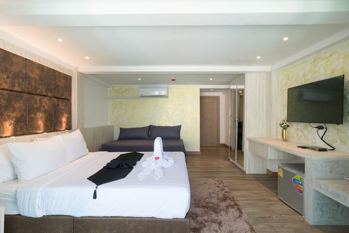 Room 33 of 102